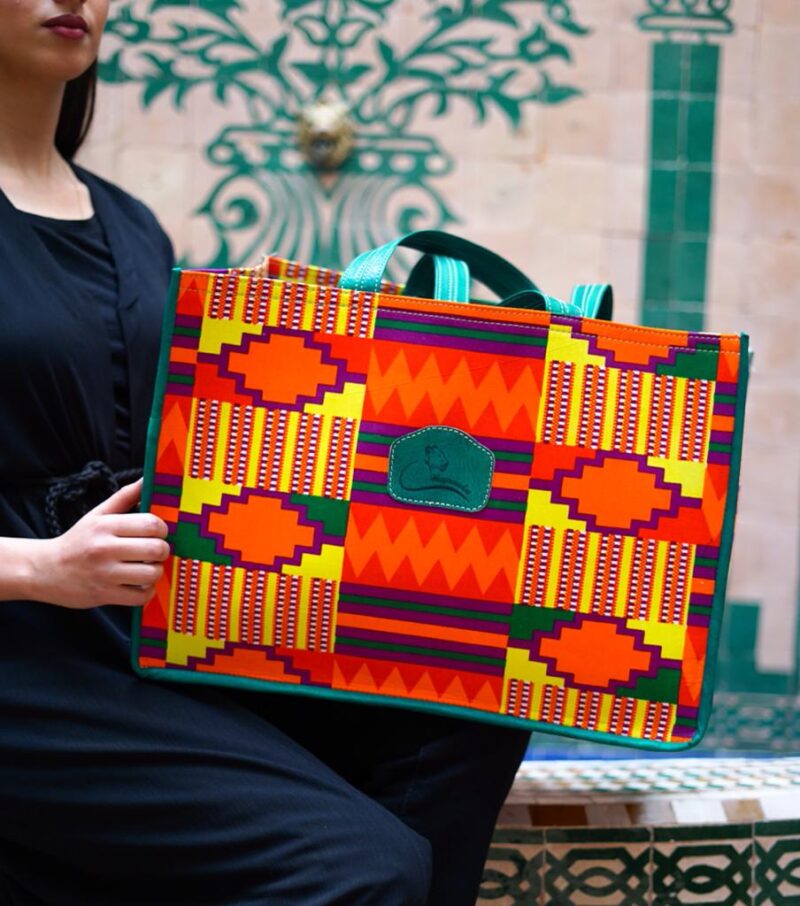 Fusion Wax - Sac à main est un Sac à main tissé à la main, fait de tissu africain et de cuir naturel.