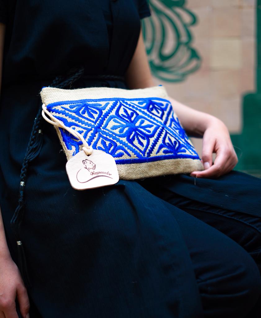 Pochette afritude - Magic blue est une pochette à main afritude dame chic et tendance